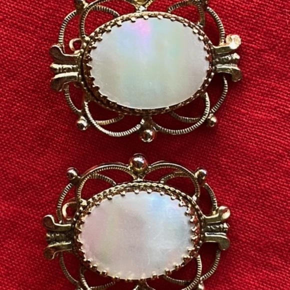 Whiting & Davis Jewelry - Vintage Whiting & Davis Mother of Pearl clip on earrings